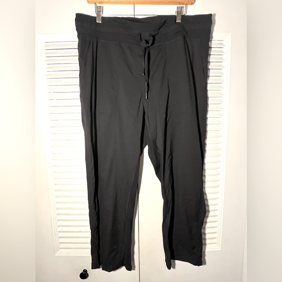 Lululemon Black Cropped studio pants size 14 - Picture 1 of 6